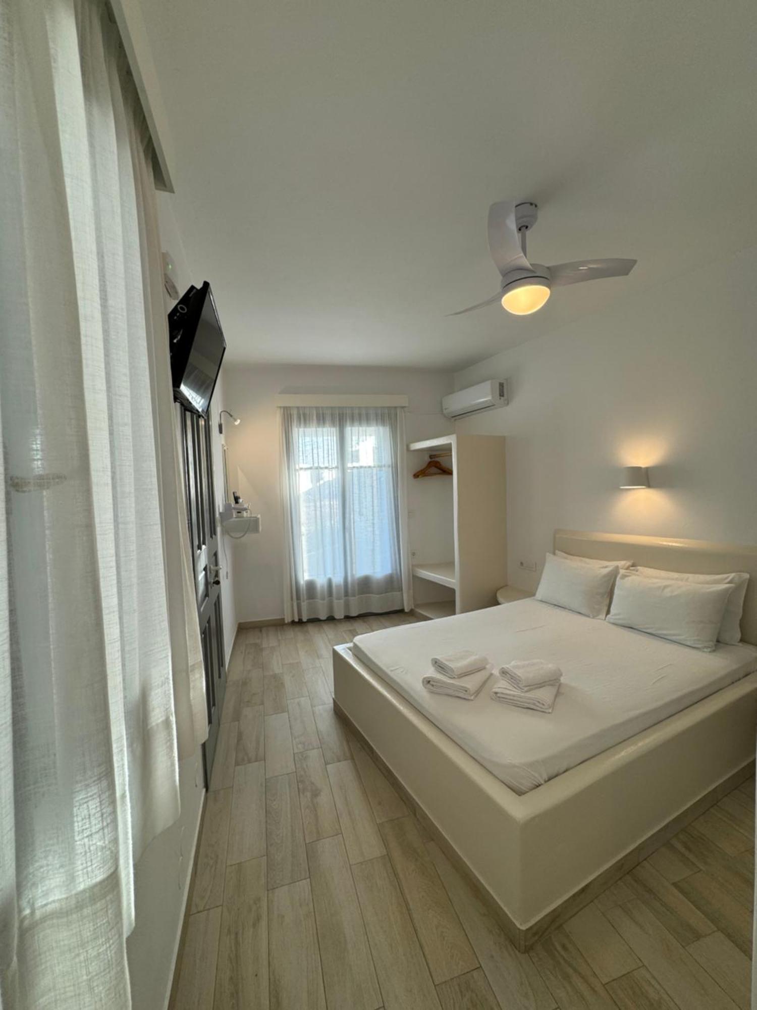 Annarita Adamantas (Milos) Quarto foto